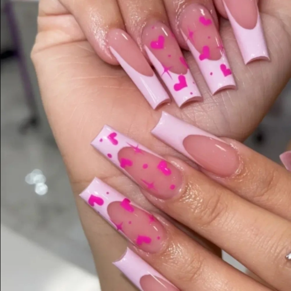 24 Pieces Fake press on nails